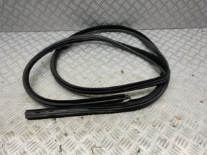 Deurrubber links voor