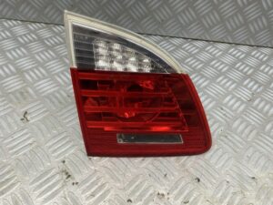 Achterlicht links in de klep