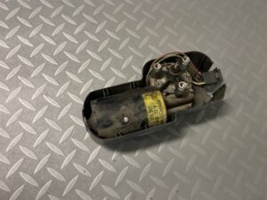 Ruitenwissermotor voorzijde