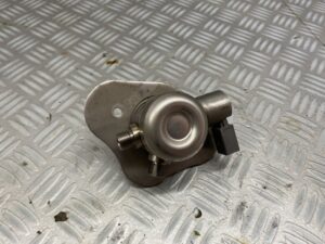 Brandstofpomp op de motor