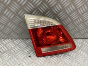 Achterlicht links in de klep