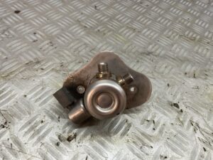 Brandstofpomp op de motor